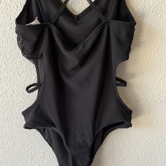 Pretty Little Thing Shape Black Mesh Ruched Strap Detail Cut Out Bodysuit Size 4 - Picture 6 of 11